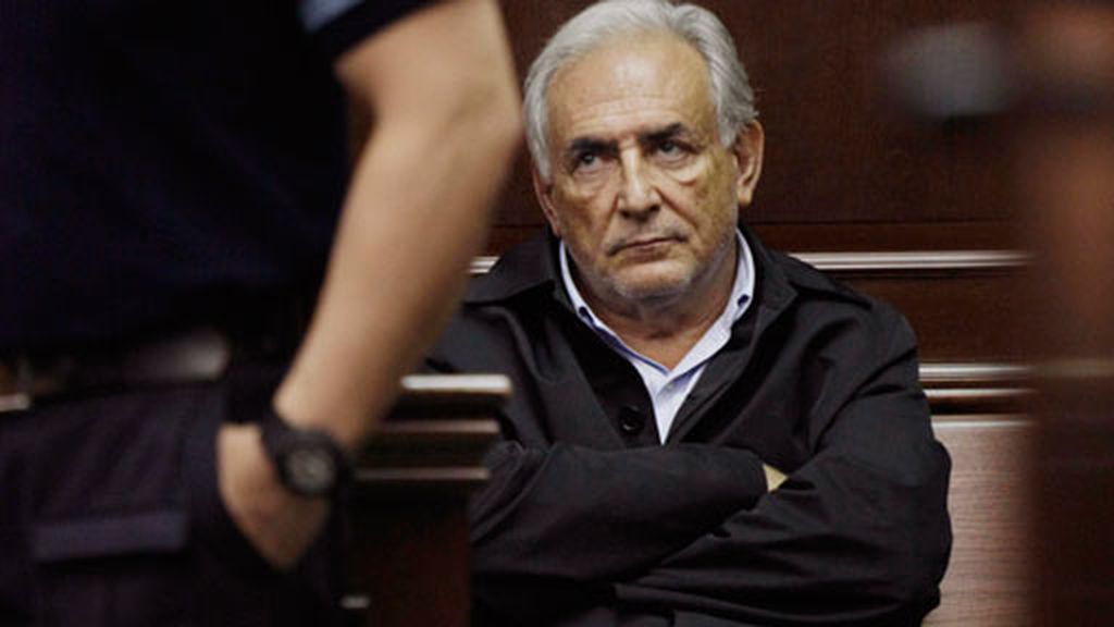 Envían a prisión a Strauss-Kahn