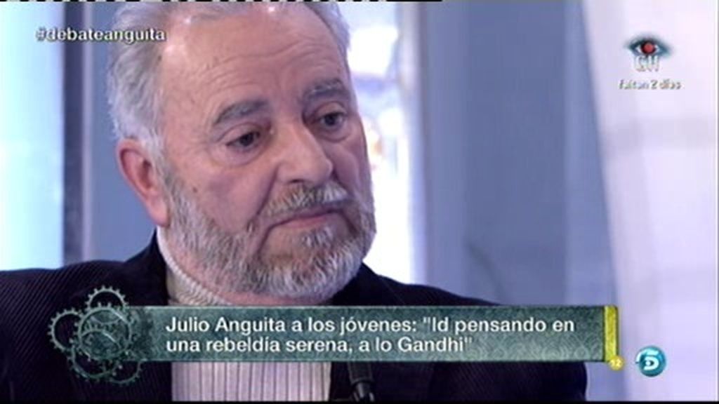 Julio Anguita: "Si los jóvenes no encuentran trabajo, España no existe"