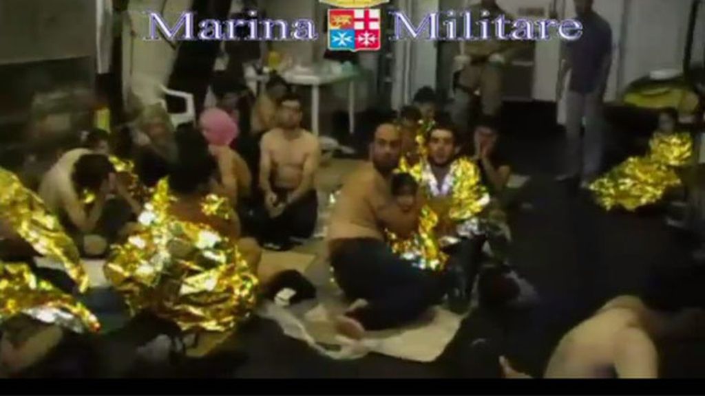 Dramático rescate de los inmigrantes que naufragaron en el sur de Italia