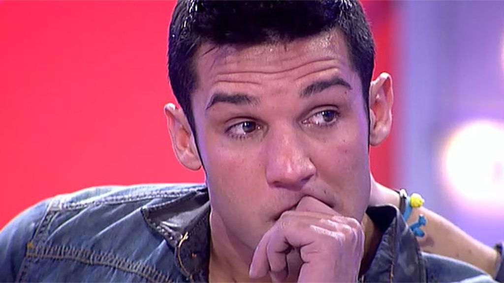 Santana se derrumba ante la posibilidad de que Yanira le pueda estar engañando