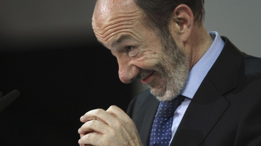 Rubalcaba pide a los gallegos que le "echen una mano" para convencer a los indecisos