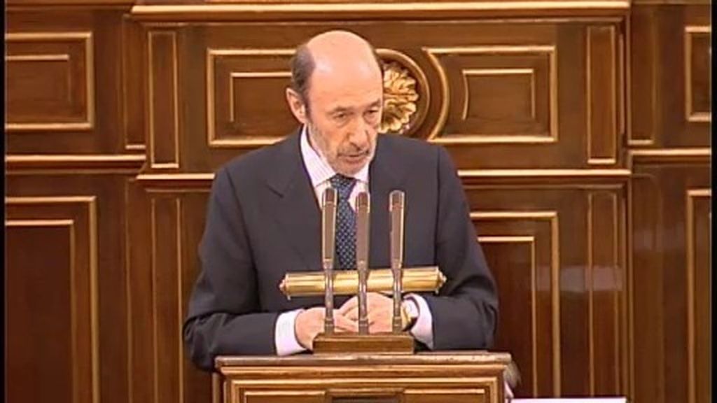 Rubalcaba anuncia que el PSOE presentará una moción de censura contra Rajoy