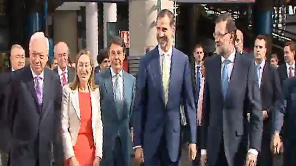 Pitada para Rajoy y el príncipe Felipe en la inauguración del AVE en Alicante
