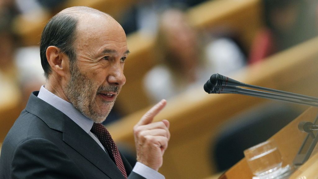 Rubalcaba: “Le pido que se marche, usted está haciendo daño a España”