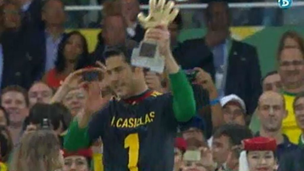 Detalle de Julio César con Iker Casillas