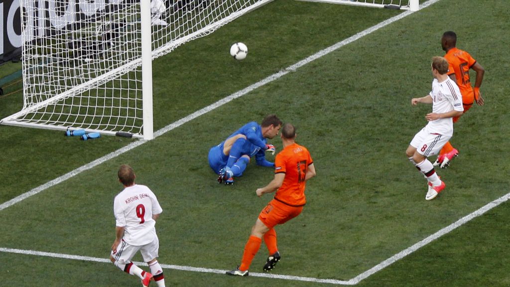 Un único gol de Dinamarca "bombardea" el grupo de la muerte