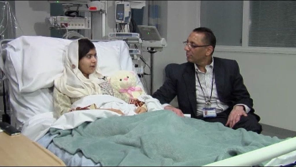 Malala es operada en Birmingham para una reconstrucción craneal