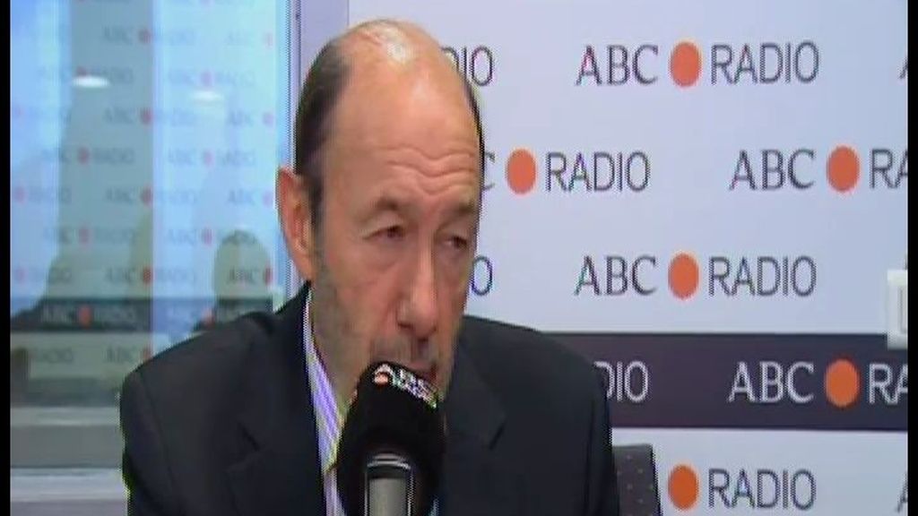 Rubalcaba: "Tenemos un sarampión de corrupción que España no va a soportar"