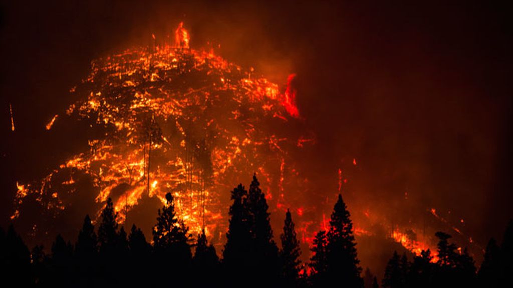Las llamas asolan el parque Yosemite