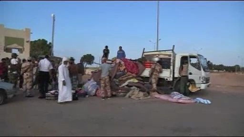 Miles de libios huyen de Sirte ante el combate final