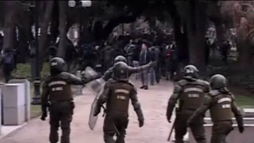 Fuerte carga policial en una manifestación de estudiantes en Chile