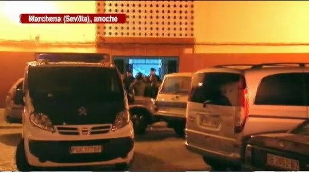 La policía detiene a un joven por matar de una puñalada a su ex novia en Marchena
