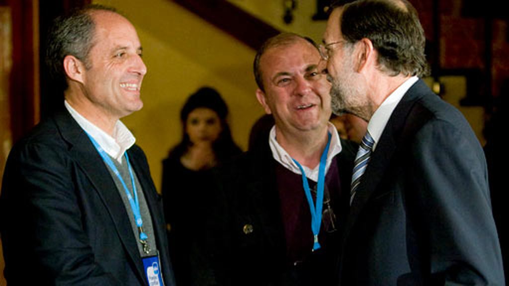 Frío saludo entre Rajoy y Camps