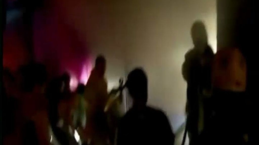 Así trataron de sofocar las llamas los bomberos en la discoteca Kiss