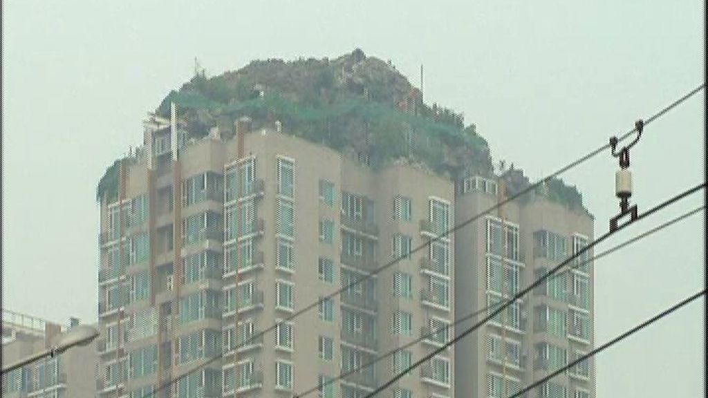 Pekín quiere demoler la mansión ilegal en el tejado de un edificio residencial Pekín quiere demoler la mansión ilegal en el tejado de un edificio residencial