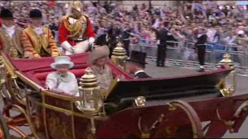 Isabel II se da un baño de multitudes para cerrar los actos del Jubileo