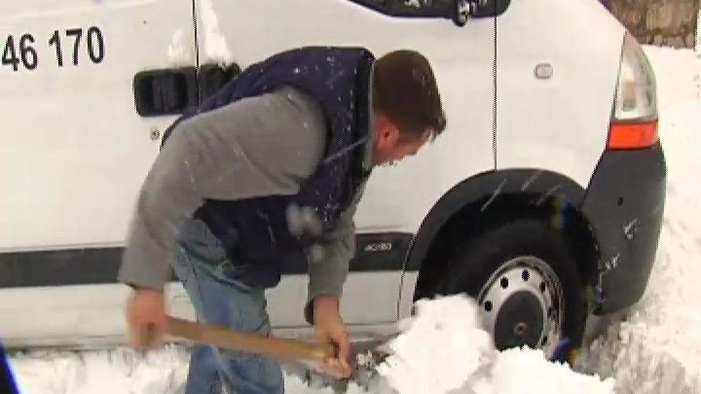 La nieve deja atrapados a 60 camiones en Castellón