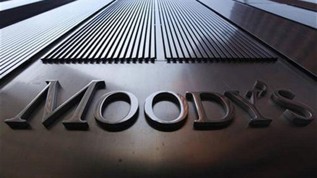 Moody's baja la nota de la deuda española y la deja a un paso del bono basura