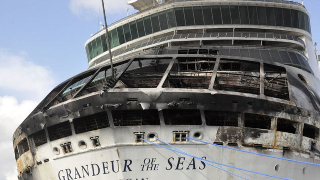 El fuego en un crucero obliga a más de 2.000 pasajeros a interrumpir sus vacaciones