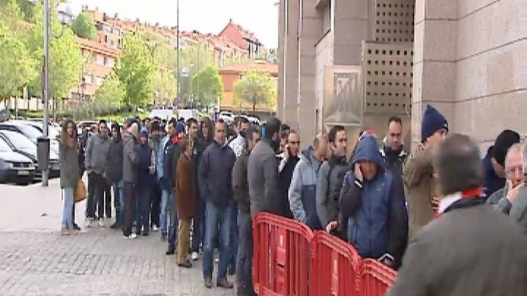 Colas multitudinarias en el Calderón