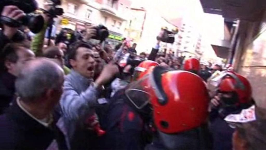 Enfrentamientos entre manifestantes y la Ertzaintza en Vitoria