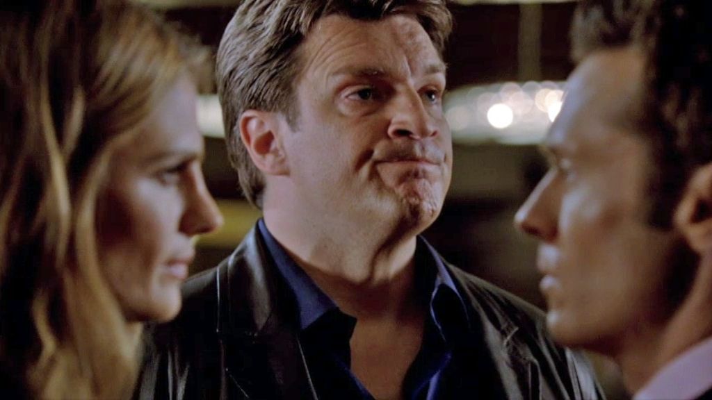 Castle intenta reconstruir un beso infiel de Beckett