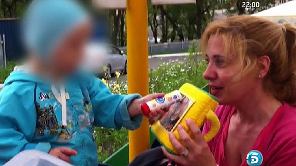 Cientos de familias españolas, a la espera de que se desbloqueen las adopciones en Rusia