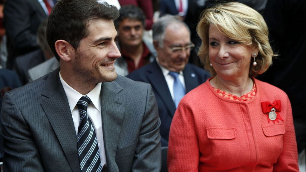 Casillas recibe la medalla de oro de la Comunidad de Madrid