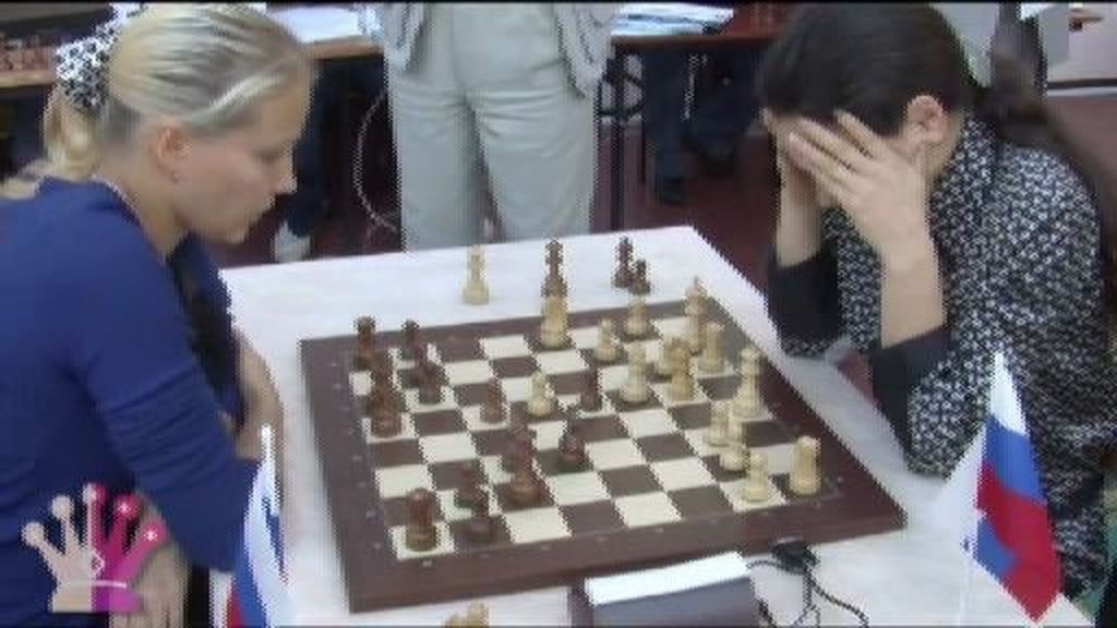 Prohibido jugar al ajedrez en tanga