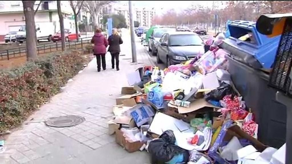 La huelga de basura de Granada deja más de 700 toneladas de desperdicios en las calles