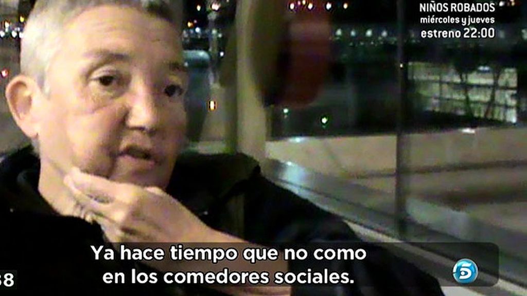 Viajeros e indigentes se confunden en el aeropuerto