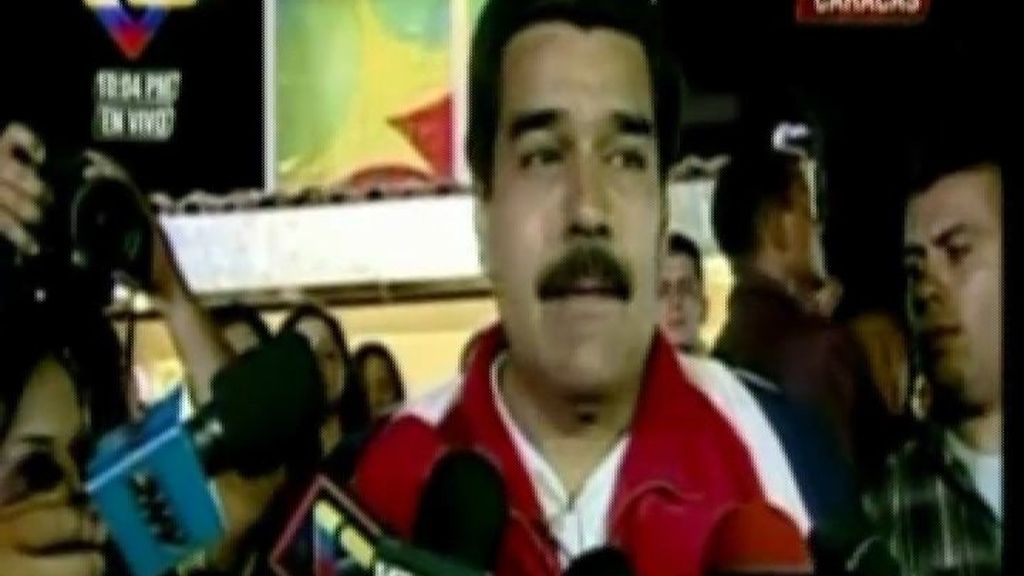Maduro rechaza los rumores y anuncia que Chávez recibe quimioterapia