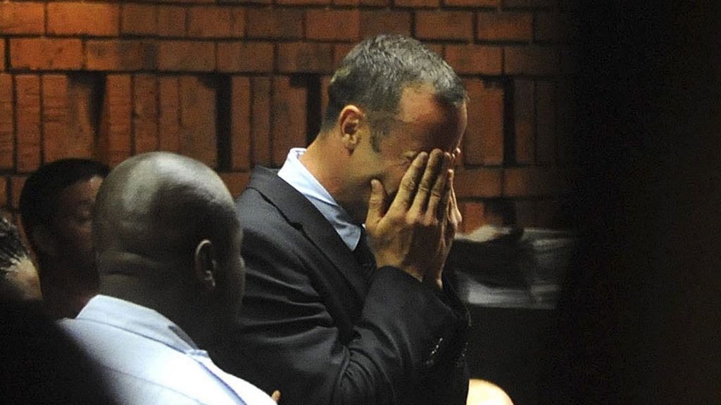 Pistorius se derrumba ante el juez