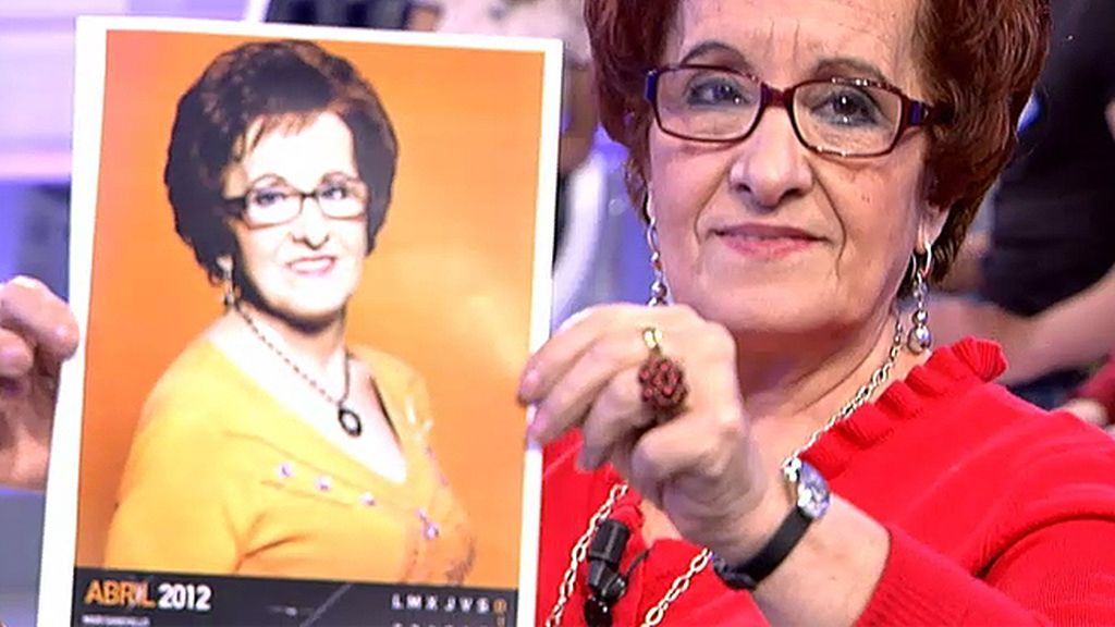 Mari está encantada con su foto del calendario Mari está encantada con su foto del calendario