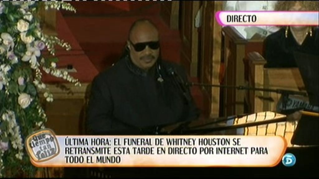 Stevie Wonder canta en el funeral de Withney