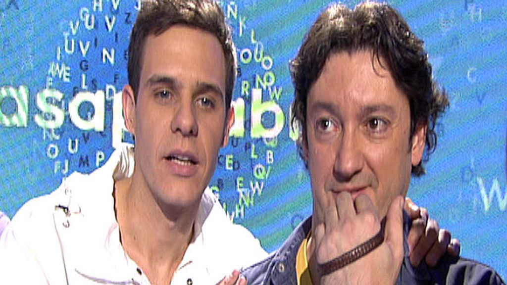 Sus hijas le felicitan