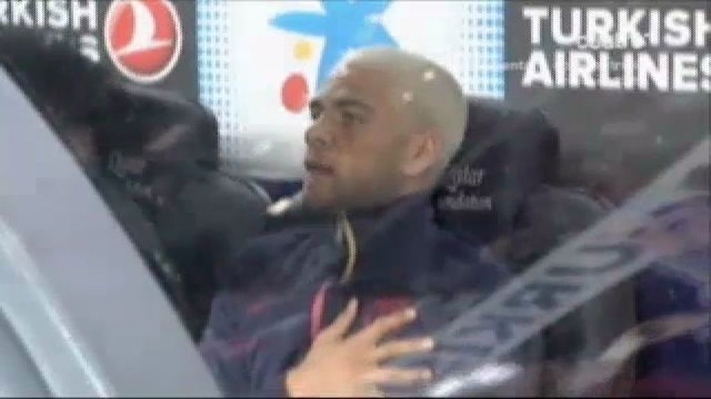 ¿Cómo canta y siente Dani Alves el himno del Barça?