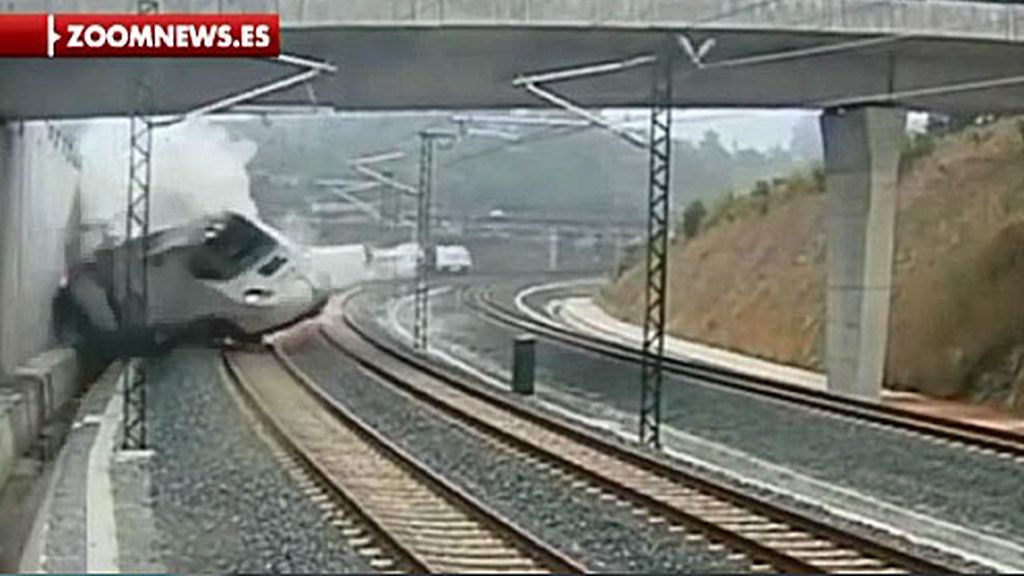 Las imágenes del momento del impacto del tren que causó la tragedia de Santiago