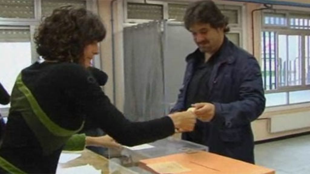 Los portavoces de Bildu votan