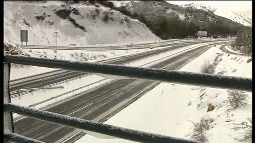 La A-92 cerrada por nieve a la altura de Granada