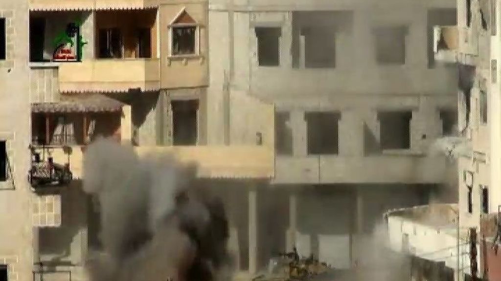 Un tanque salta por los aires tras ser alcanzado por un proyectil en Siria