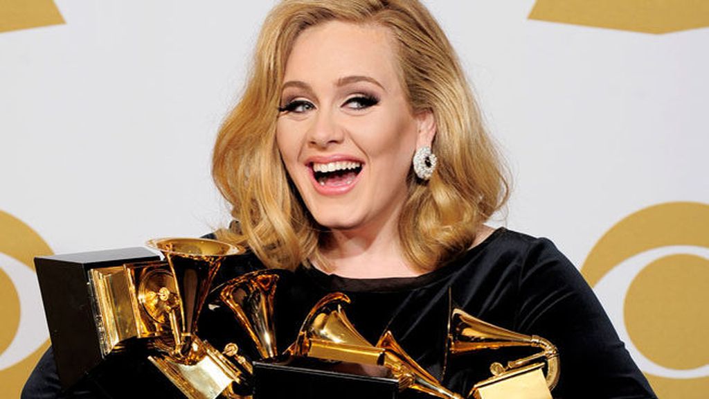 Adele triunfa en los Grammy