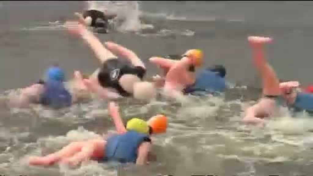 Al agua con muñecas hinchables
