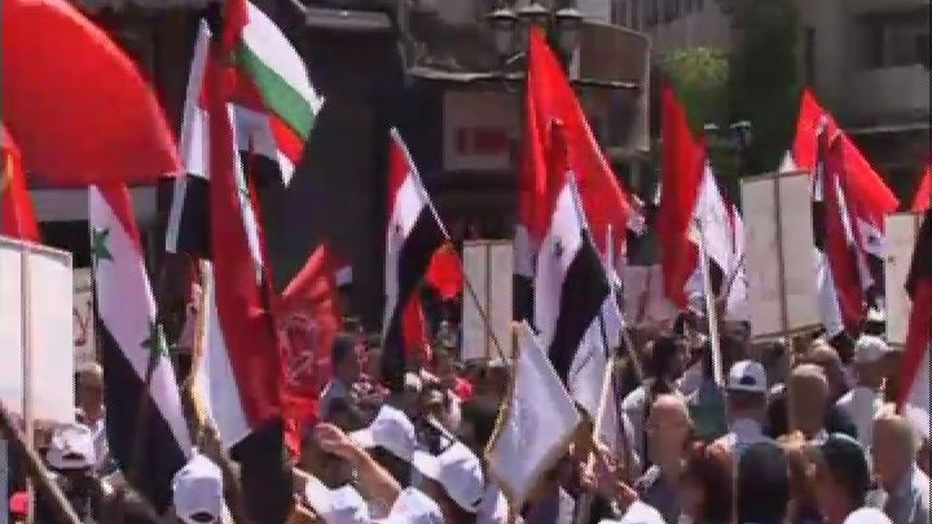 Centenares de personas protestan contra EE.UU en Damasco