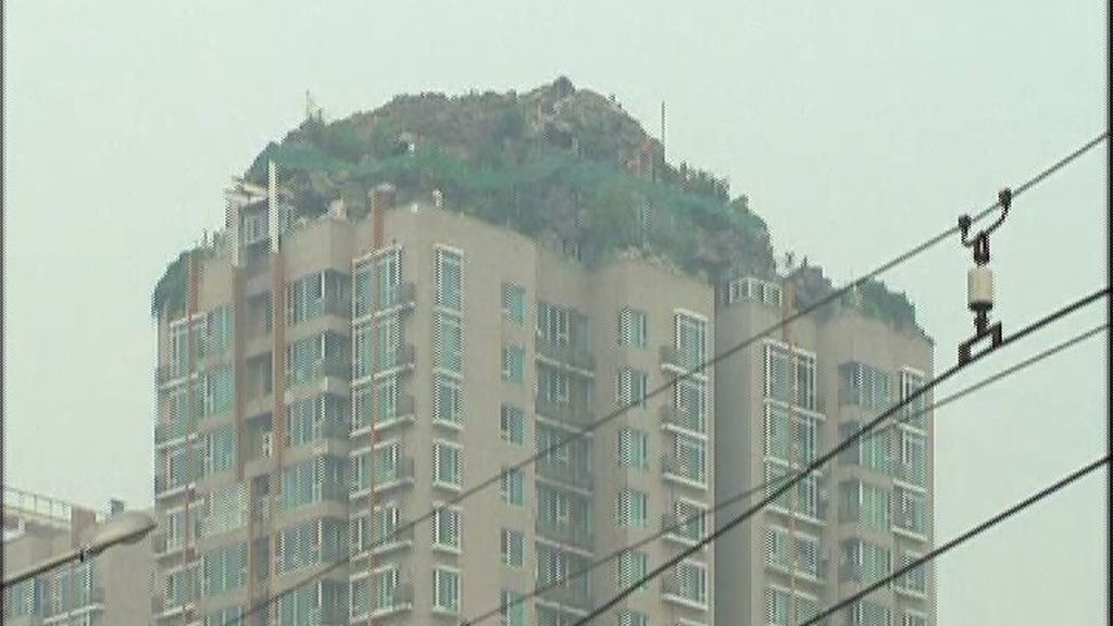 Pekín quiere demoler la mansión ilegal en el tejado de un edificio residencial