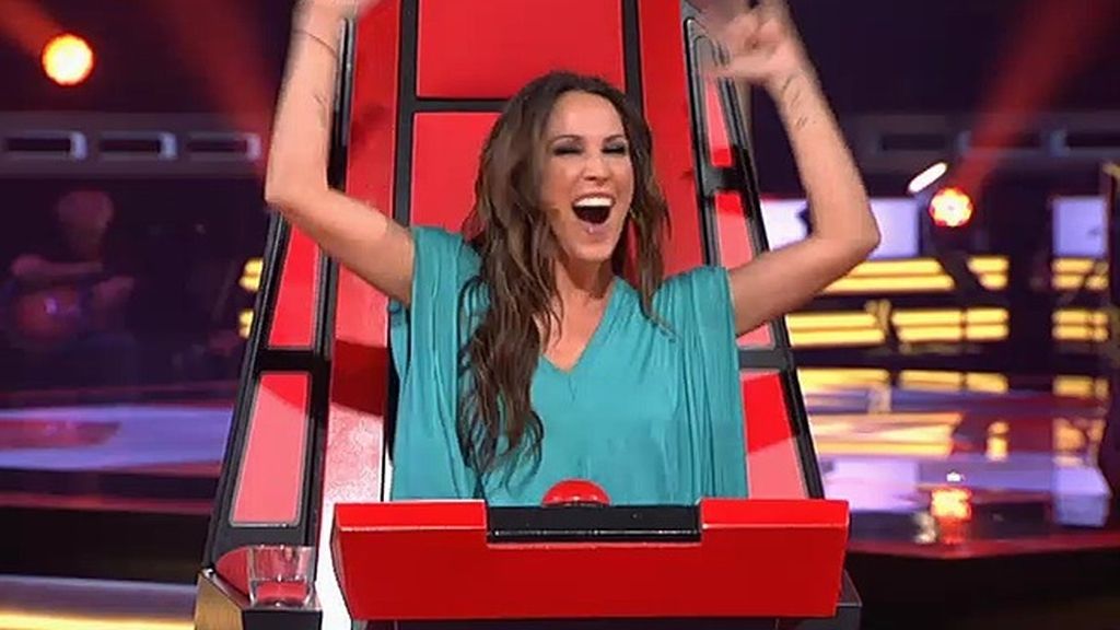 Malú anima al público a corear su nombre