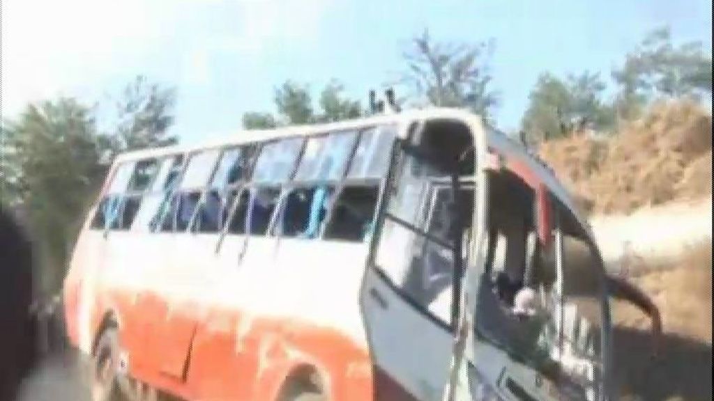Heridos 15 turistas británicos al volcar su autobús en Kenia
