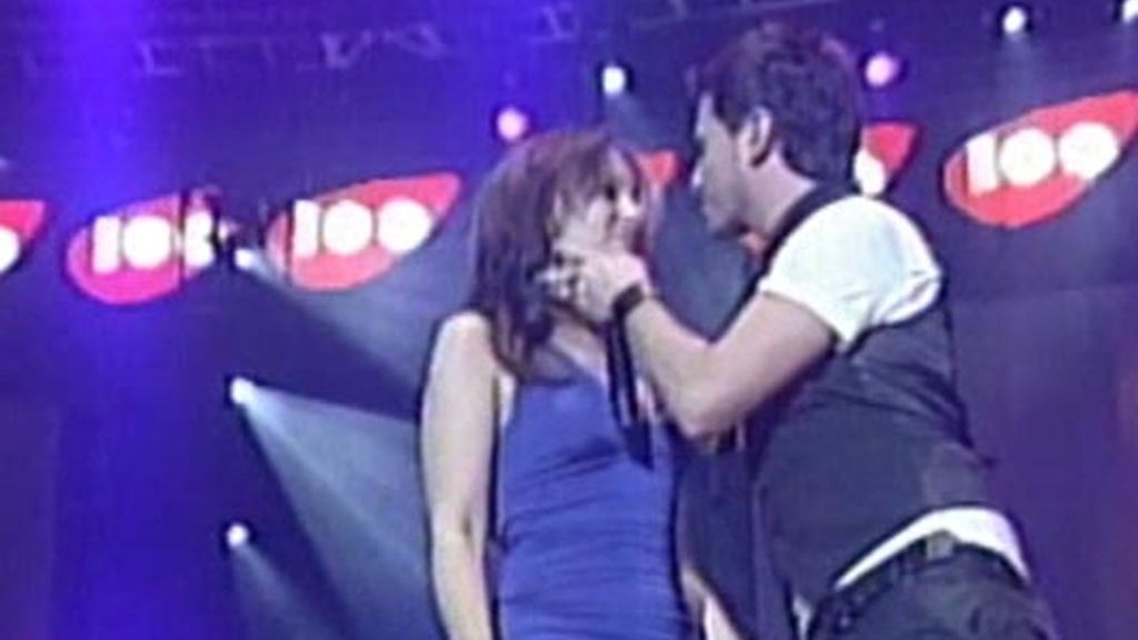 Chenoa y David de Maria, el beso