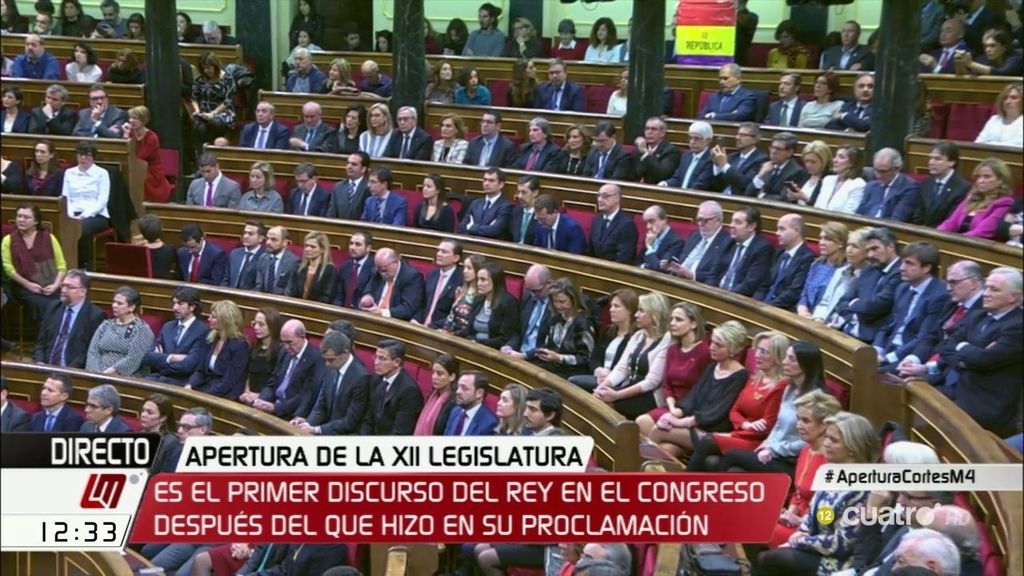 Una bandera republicana en el Congreso durante el discurso del Rey
