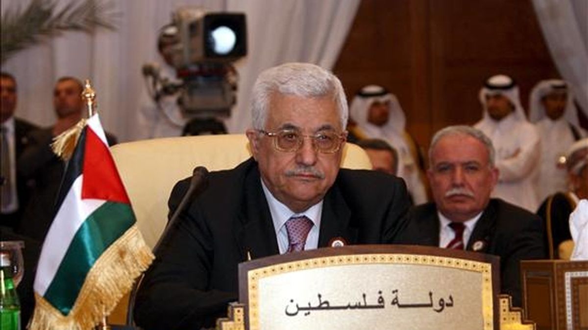 Fotografía cedida por la Autoridad Nacional Palestina que muestra al presidente palestino, Mahmud Abás, durante la sesión de clausura de la XXI Cumbre de los países de la Liga Árabe en Doha (Qatar) el pasado lunes, 30 de marzo. EFE